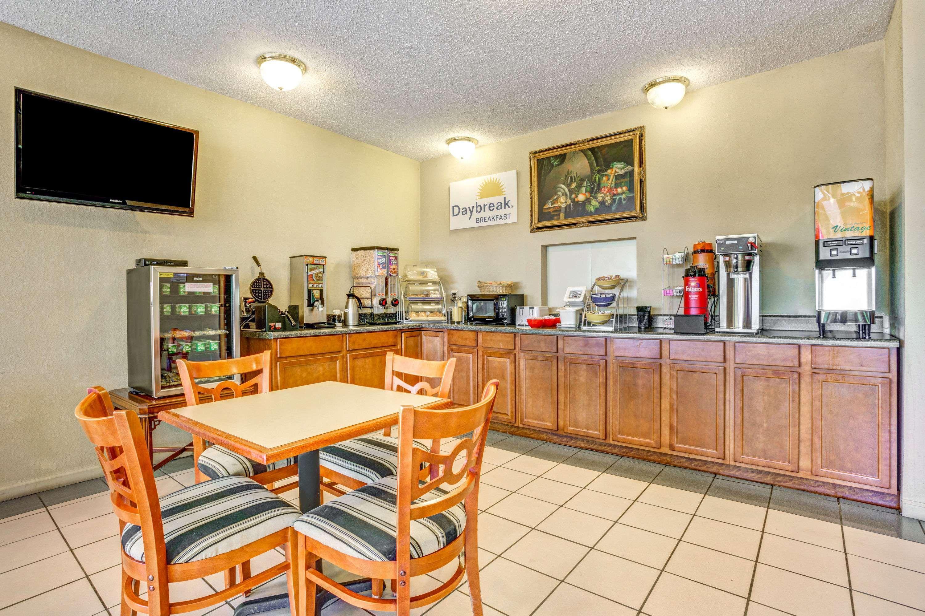 Days By Wyndham Hotel